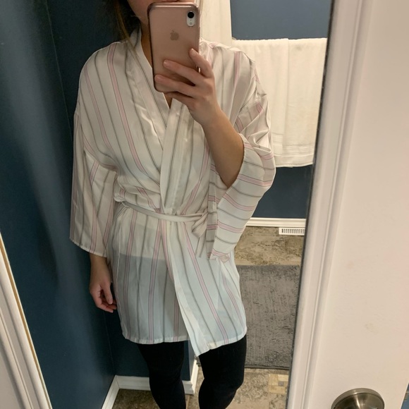 FOREVER 21 ROBE - Picture 1 of 5